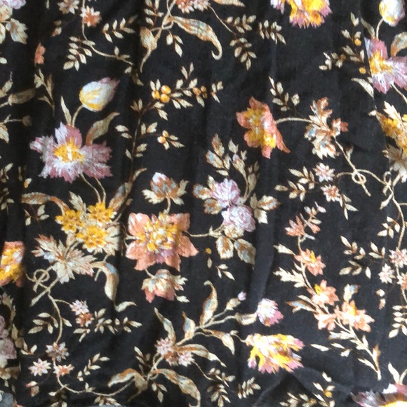 American Eagle Outfitters Top EUC - Picture 2 of 4